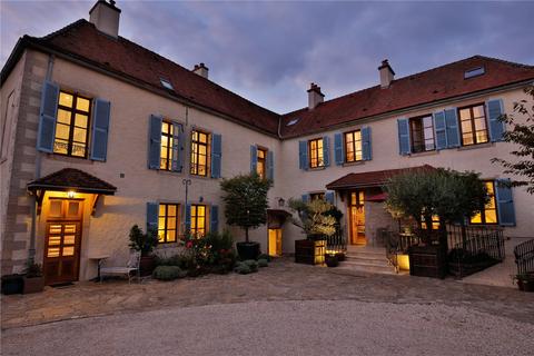 9 bedroom country house - Les Deux Chevres, 23 Rue D I'Eglise, Gevrey-Chambertin, France