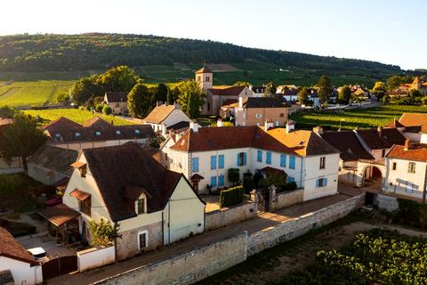 11 bedroom country house - Les Deux Chevres, 23 Rue D I'Eglise, Gevrey-Chambertin