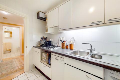 Flat 1, Charter House Crown Court, London, WC2B 5EX
