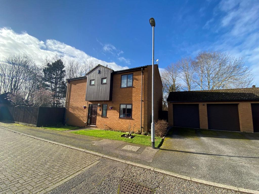 Elderberry Court, Berrydale... 4 bed detached house £375,000