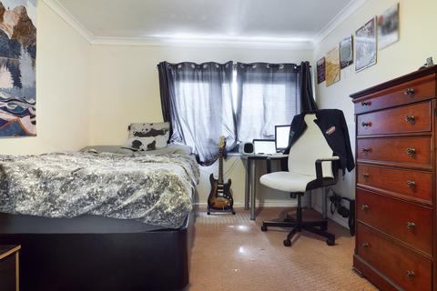 3 bedroom flat to rent - Highbrook Close, Brighton BN2