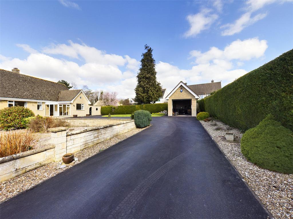 Pinlocks, Upton St. Leonards... 2 bed bungalow £500,000