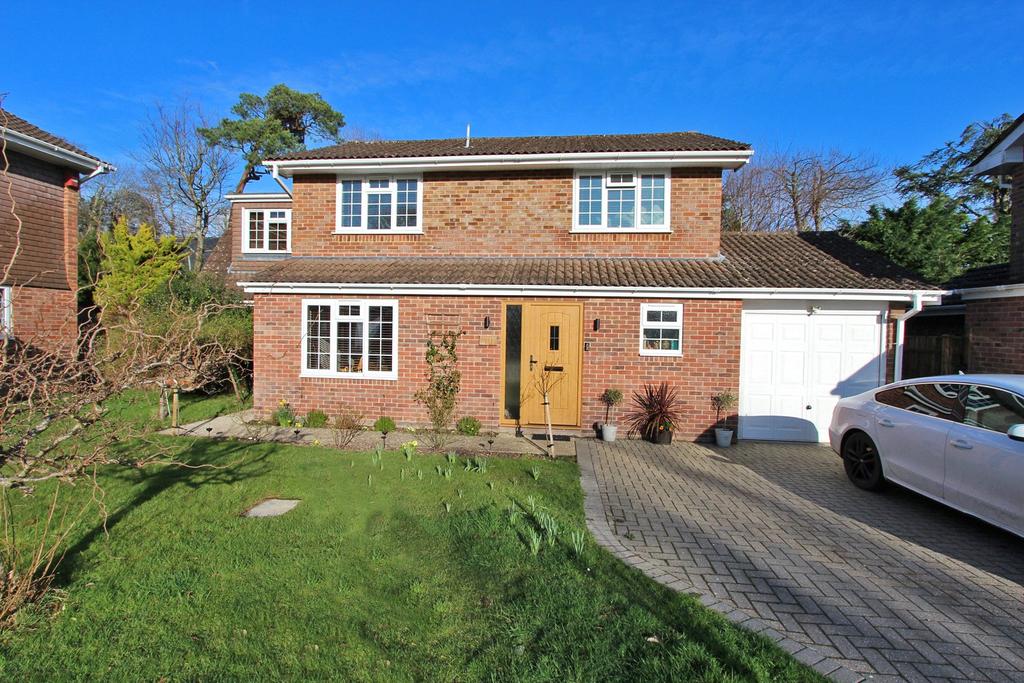 Oakenbrow, Sway, Lymington, SO41 4 bed detached house £795,000