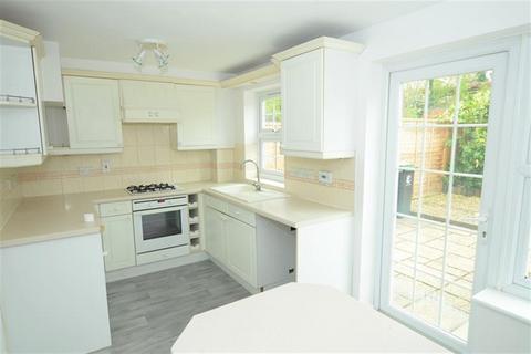 2 bedroom terraced house to rent, Tewkesbury Close, Loughton, IG10