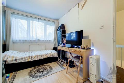9 Massingham Street, London, E1 4EP