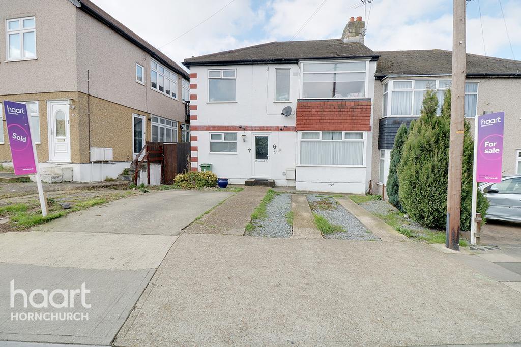 Grey Towers Avenue, HORNCHURCH 2 bed £325,000