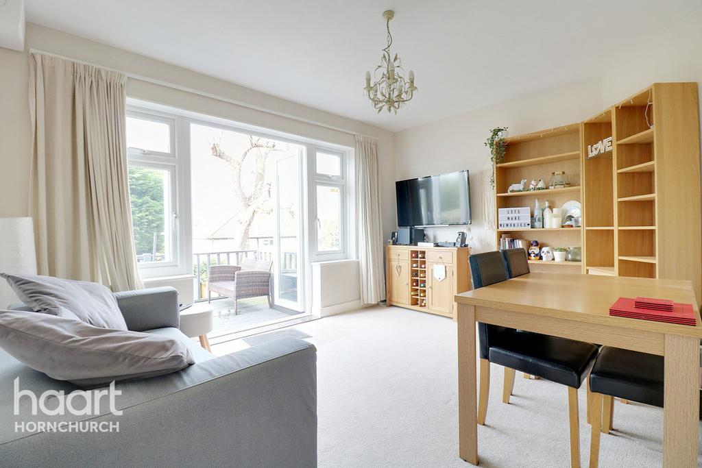 Grey Towers Avenue, HORNCHURCH 2 bed £325,000