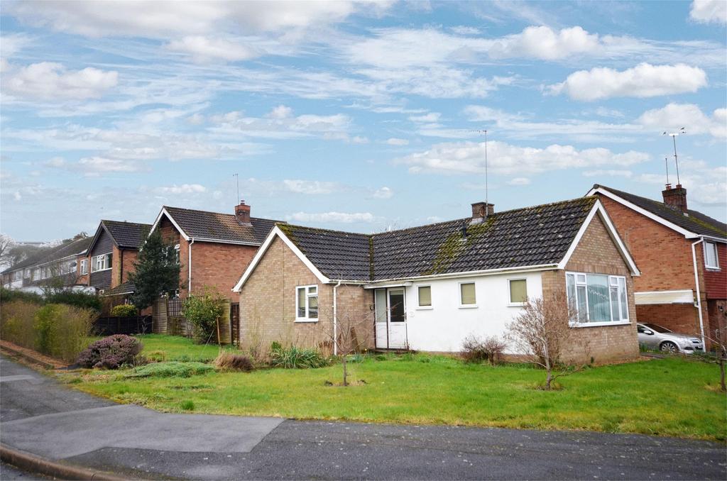 London Road, Raunds, Northamptonshire 3 bed detached bungalow £275,000