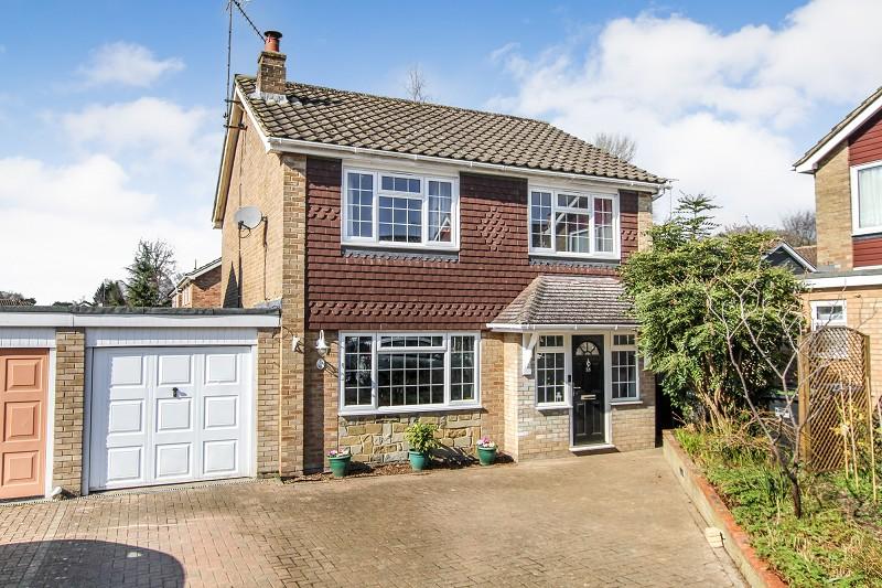 Knowle Drive, Copthorne, Crawley, West Sussex. RH10 3LP 4 bed detached
