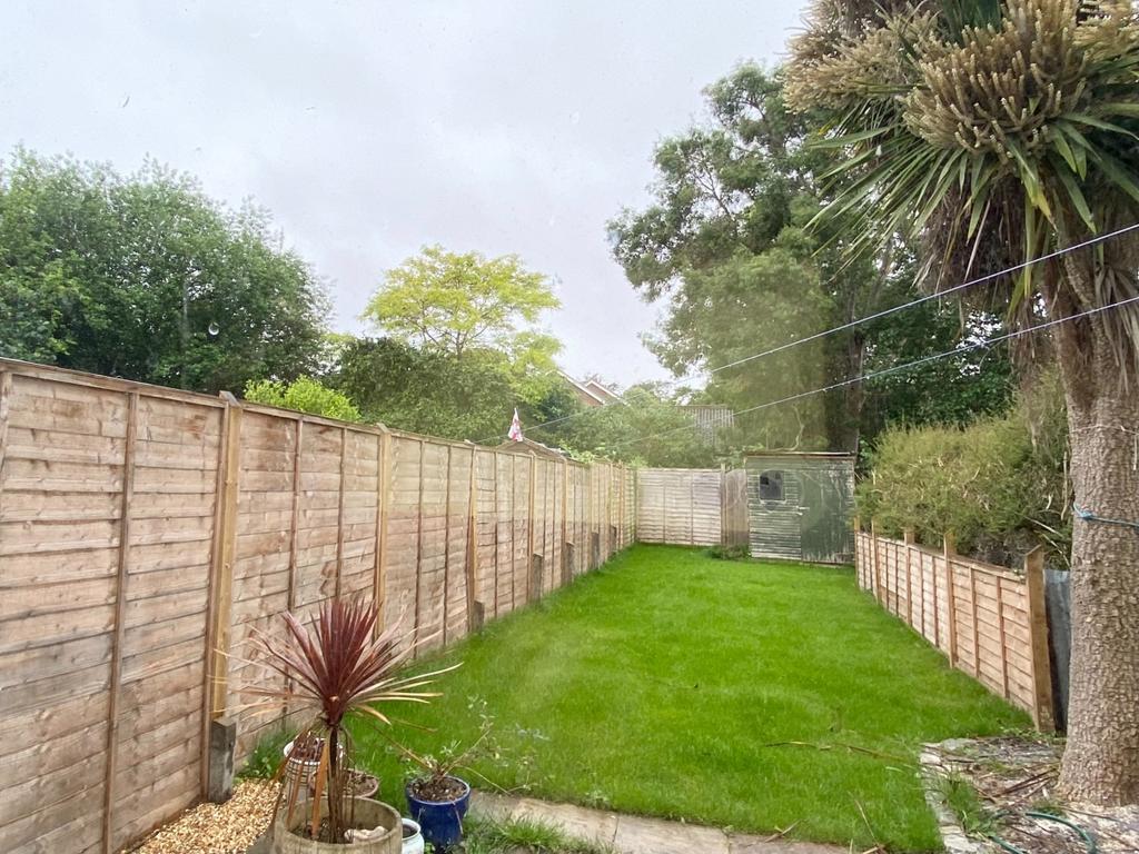 Essex Road Bognor Regis PO21 1 bed ground floor flat £750 pcm (£173 pw)