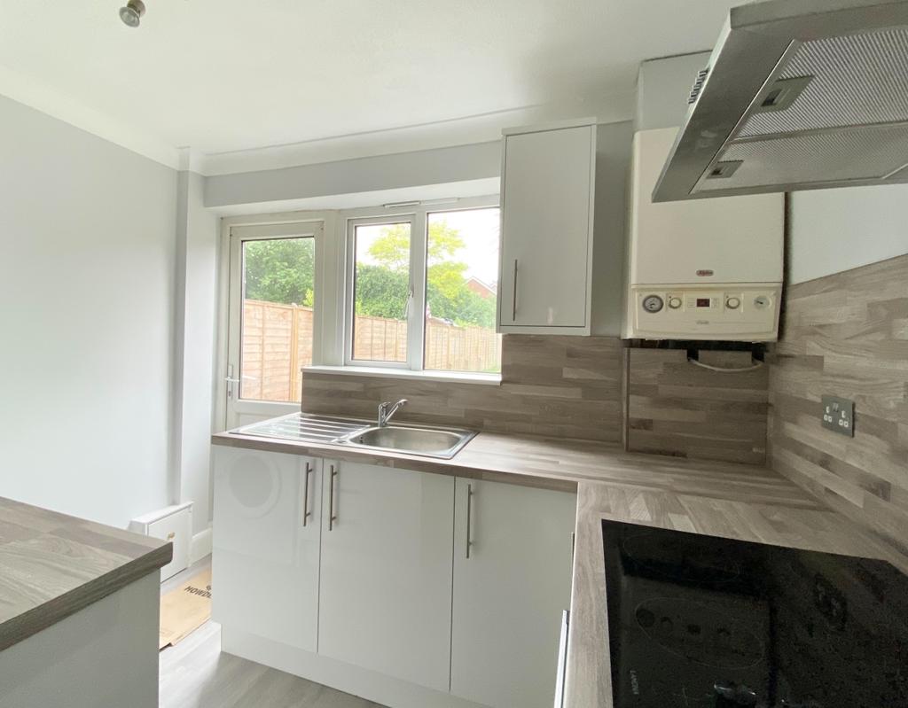 Essex Road Bognor Regis PO21 1 bed ground floor flat £750 pcm (£173 pw)