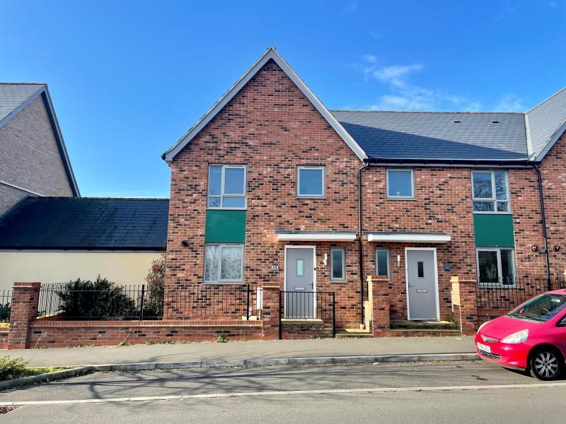 Randall Avenue, Whitehouse Park 4 bed end of terrace house £1,650 pcm