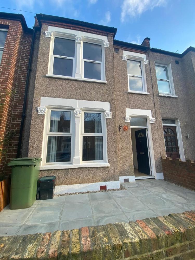 Blandford Road Beckenham BR3 3 bed house £1,900 pcm (£438 pw)