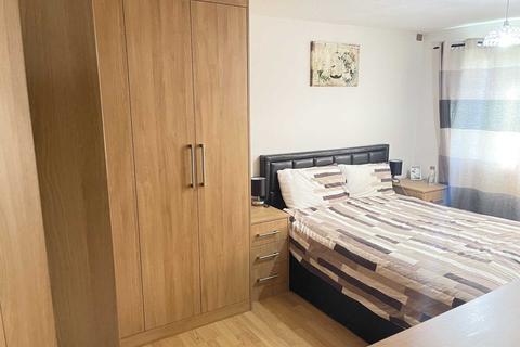 2 bedroom maisonette for sale - Benen Stock Road, Staines