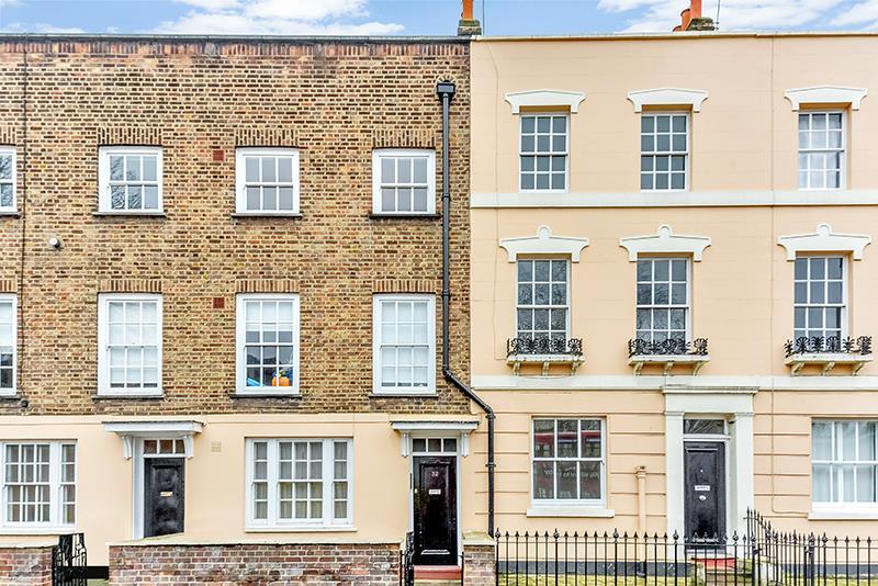 32 King William Walk, Greenwich, London, SE10 2 bed flat £1,675 pcm