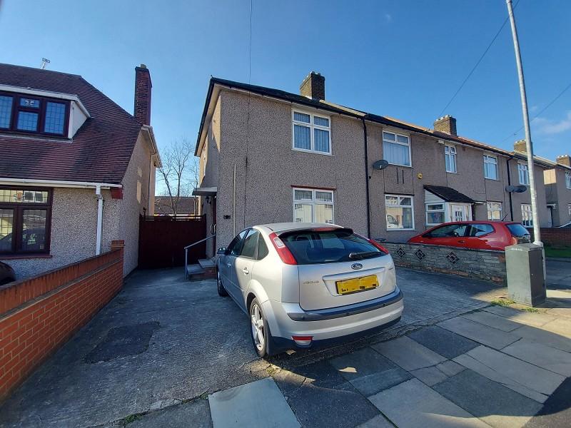Baron Road, Dagenham, Essex. RM8 1UA 2 bed end of terrace house £