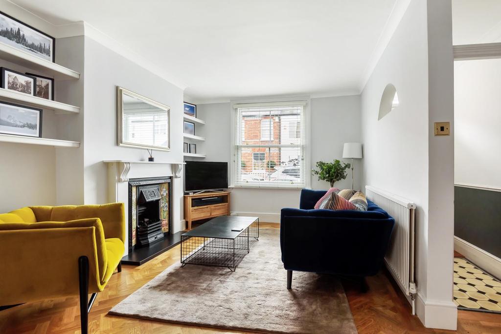 New Road, Weybridge, KT13 3 bed semidetached house £925,000