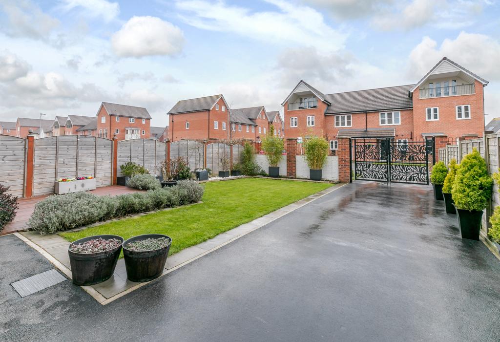 Riverside Way, Castleford, WF10 1BX 4 bed townhouse £324,995