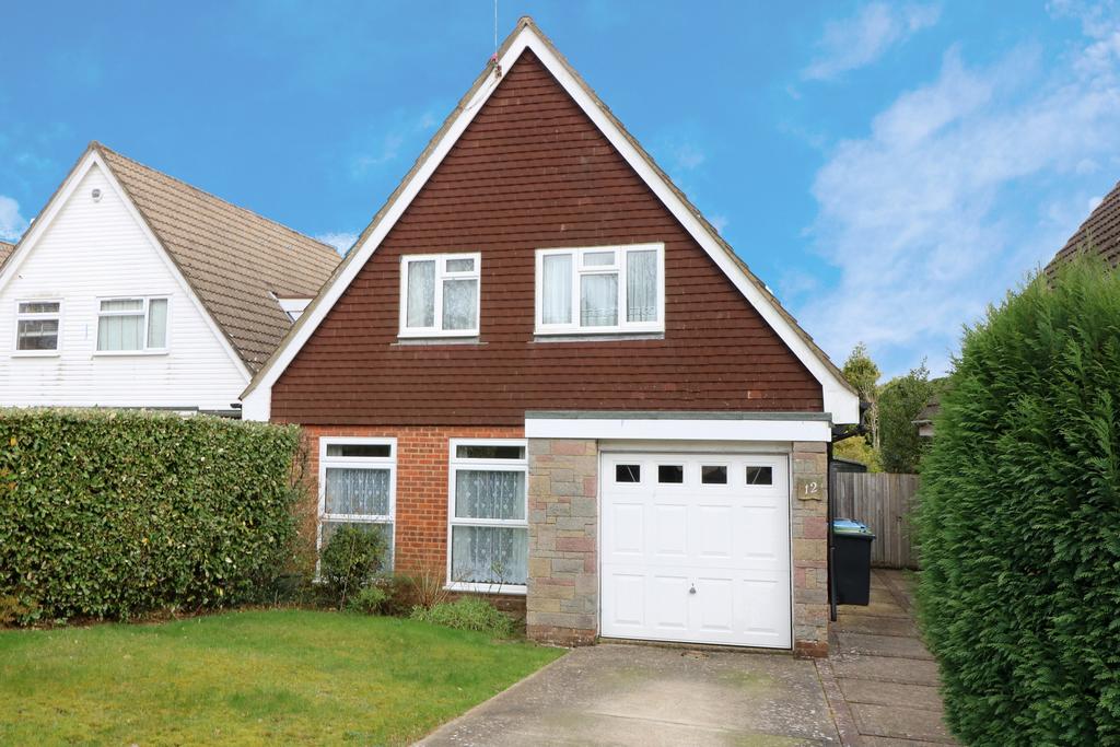 Ashdown Close, Haywards Heath, RH16 4 bed house £475,000