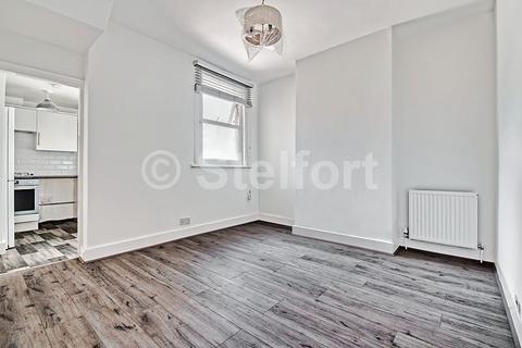 3 bedroom terraced house to rent, Corporation Street, London, E15