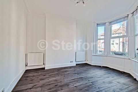 3 bedroom terraced house to rent, Corporation Street, London, E15