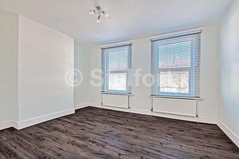 3 bedroom terraced house to rent, Corporation Street, London, E15