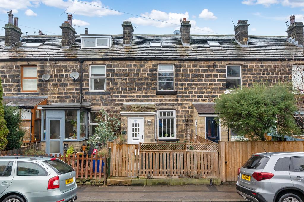 Crescent, Otley 3 bed terraced house £270,000
