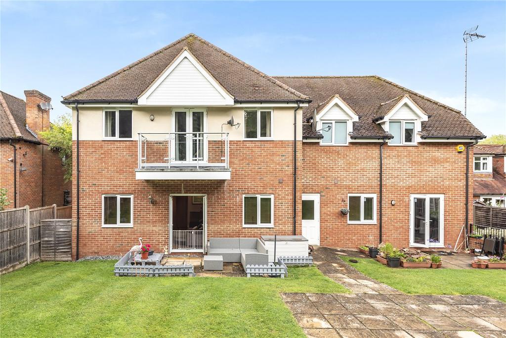 Ford View, Bassetsbury Lane, High Buckinghamshire, HP11 2 bed