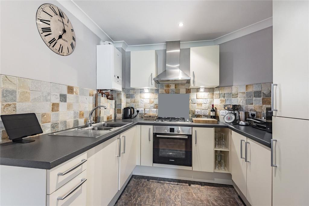 Ford View, Bassetsbury Lane, High Buckinghamshire, HP11 2 bed