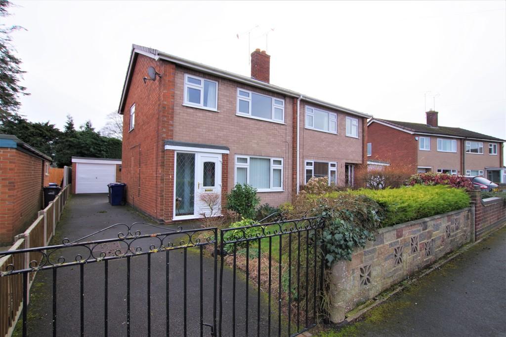 Hawthornden Gardens, Uttoxeter 3 bed semidetached house £200,000