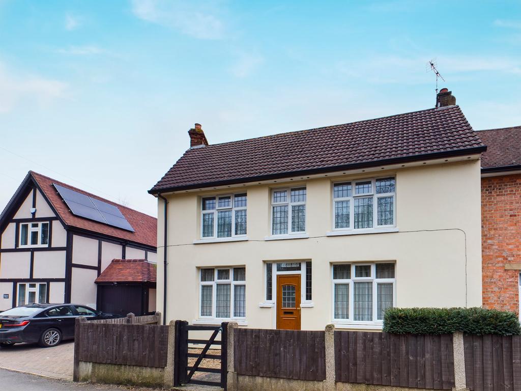 Rosemary Lane, Egham, Thorpe Village... 4 bed semidetached house £