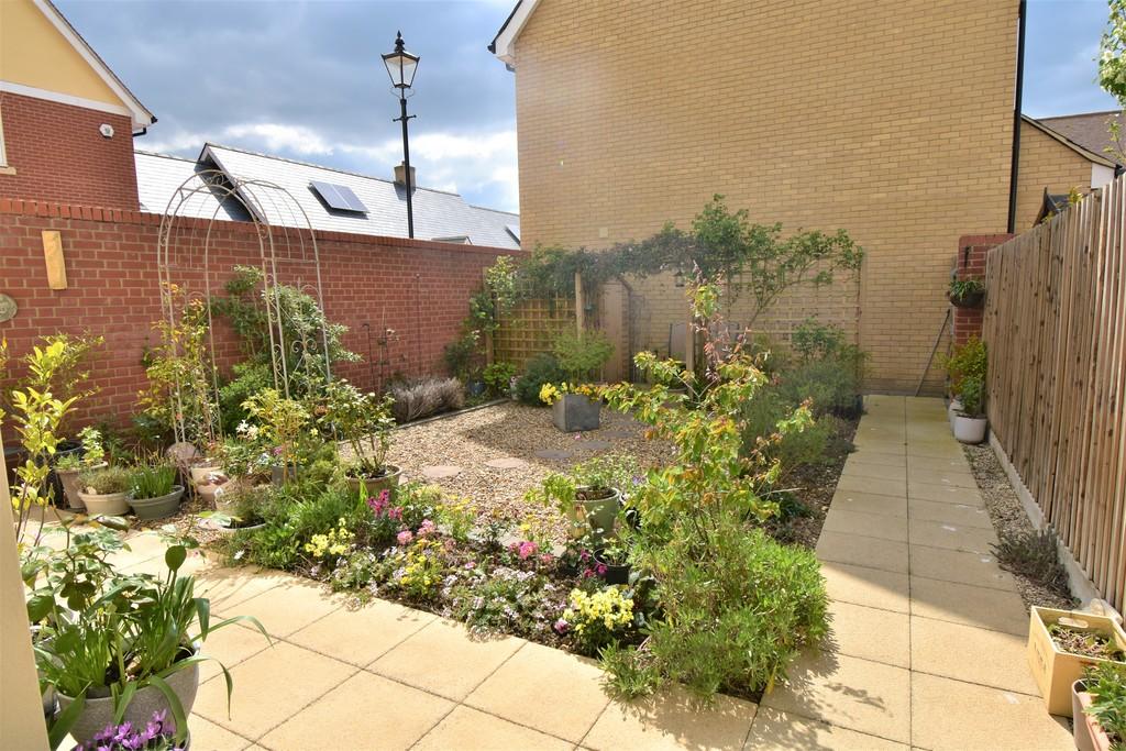 Orchard Brook, Long Melford, CO10 9LF 3 bed end of terrace house £425,000