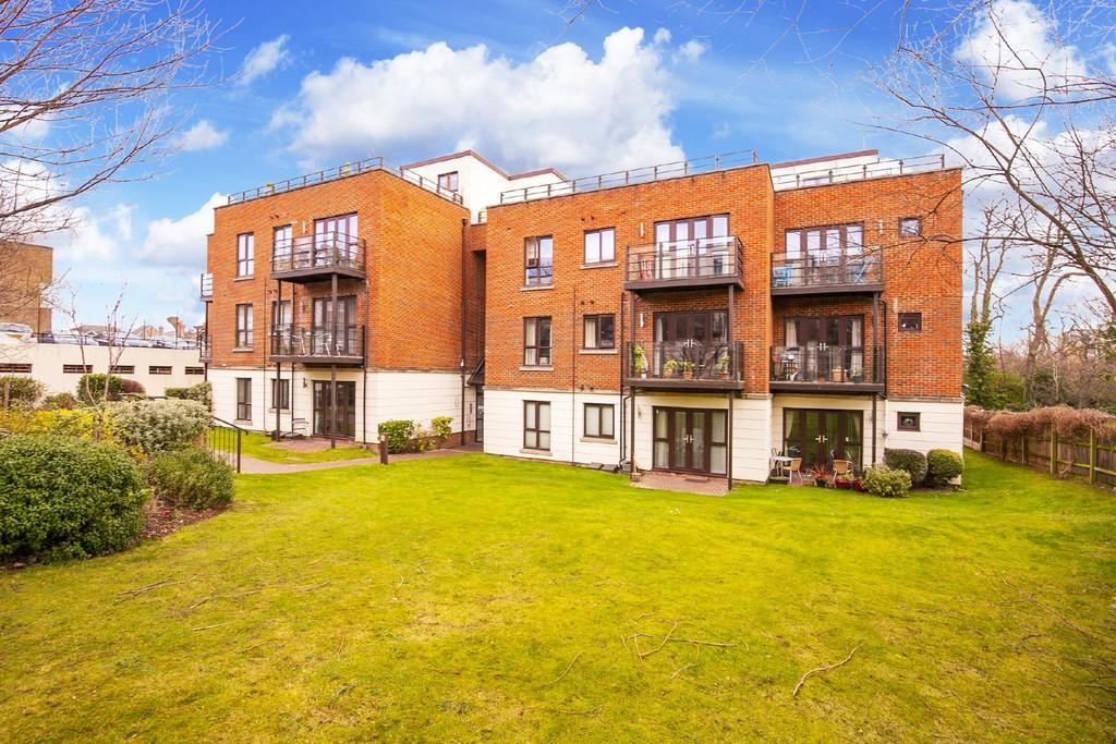 High Road, South Woodford 2 bed ground floor flat £465,000
