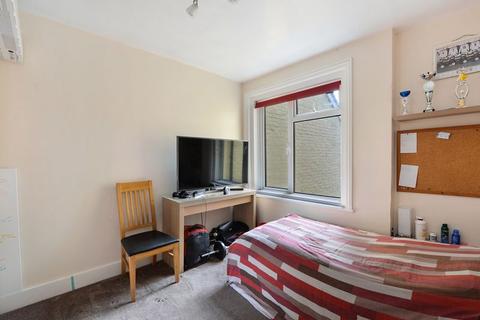 63 Douglas Road, Tonbridge, TN9 2TN