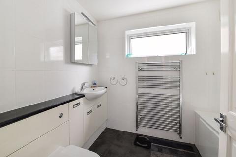63 Douglas Road, Tonbridge, TN9 2TN
