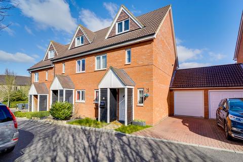 6 Charding Crescent, Royston, SG8 5HB