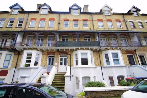 Flat 3, 15 Adrian Square, Westgate-on-sea, CT8 8SU