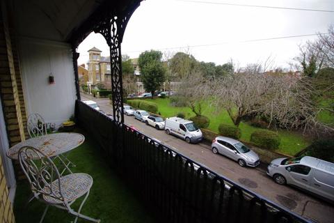 Flat 3, 15 Adrian Square, Westgate-on-sea, CT8 8SU