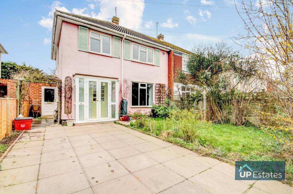 Burns Avenue, Warwick 3 bed semidetached house £1,250 pcm (£288 pw)
