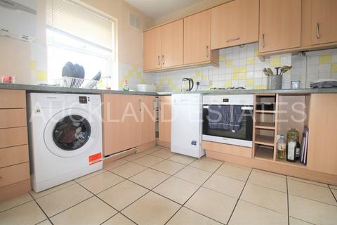 4 bedroom semi-detached house to rent, Hatfield Road, Potters Bar EN6