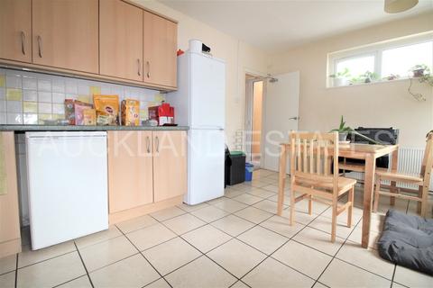 4 bedroom semi-detached house to rent, Hatfield Road, Potters Bar EN6