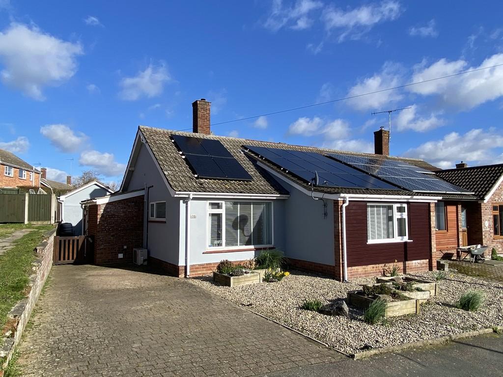 Bedingfield Crescent, Halesworth 4 bed semidetached bungalow £300,000