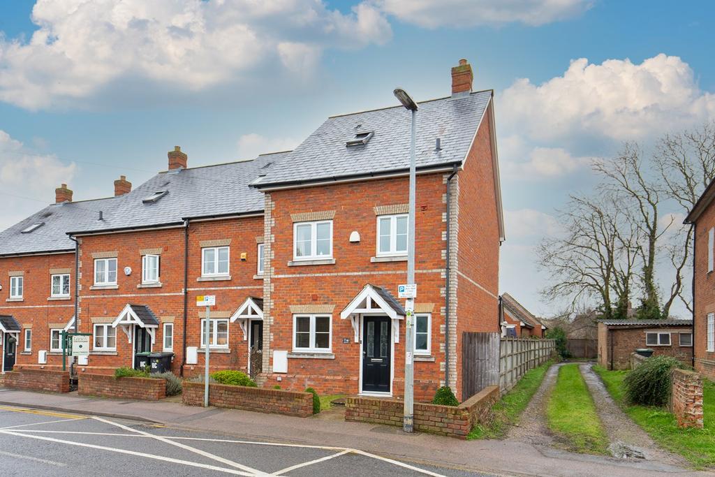 High Street, Langford, Biggleswade, SG18 4 bed end of terrace house £