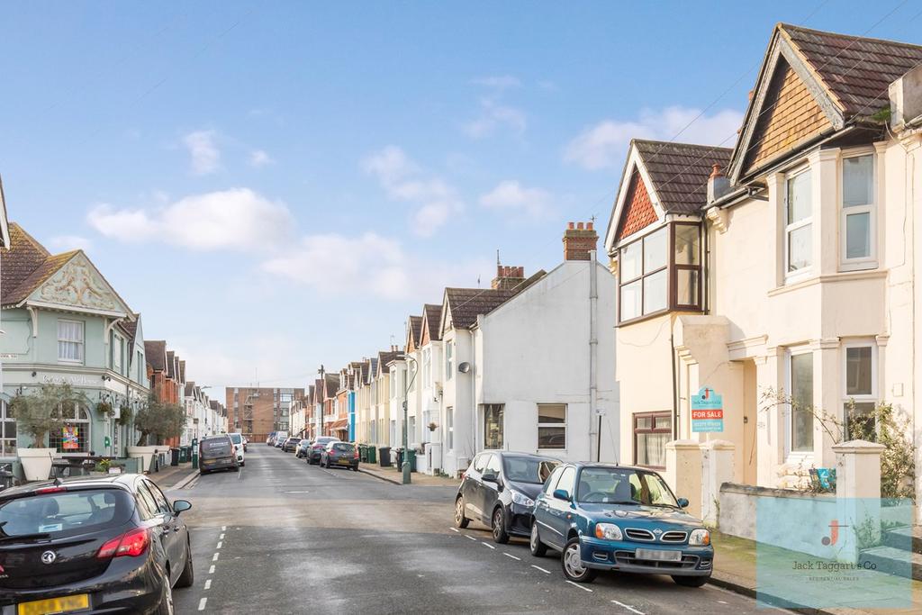 Payne Avenue, Hove, BN3 2 bed apartment £1,300 pcm (£300 pw)