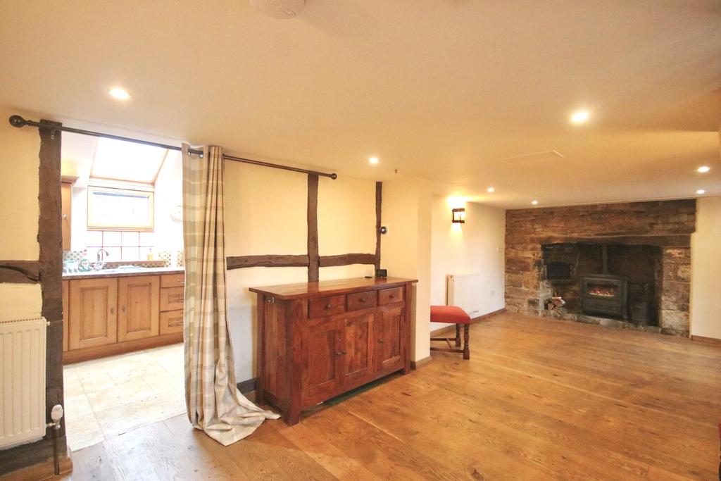 Hereford, HR4 2 bed semidetached house £250,000