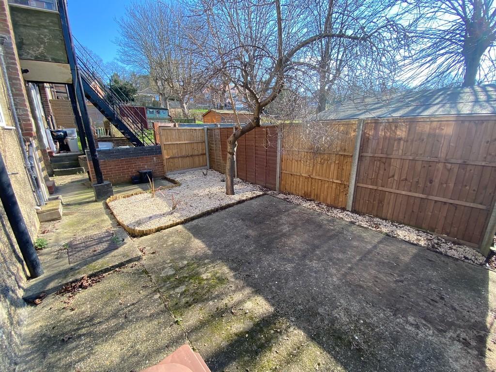 Ashbourne Avenue, Harrow HA2 0JS 2 bed £1,425 pcm (£329 pw)