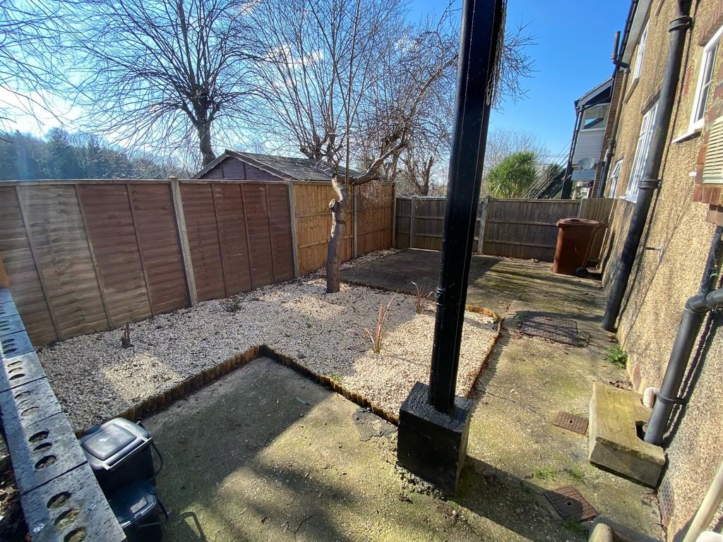 Ashbourne Avenue, Harrow HA2 0JS 2 bed £1,425 pcm (£329 pw)