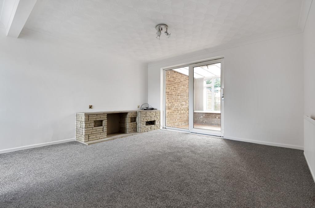 Pound Close, Lyneham, SN15 3 bed terraced house £240,000