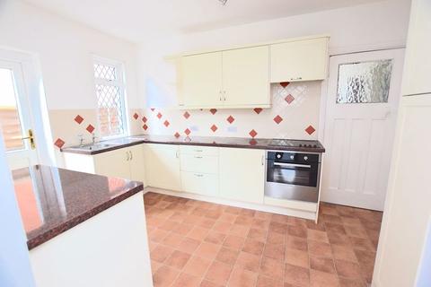 3 bedroom detached bungalow to rent - Cumberland Avenue, Southend-On-Sea