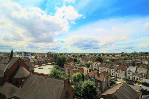 Studio to rent, Du Cane Court Balham High Road Balham SW17 7JZ